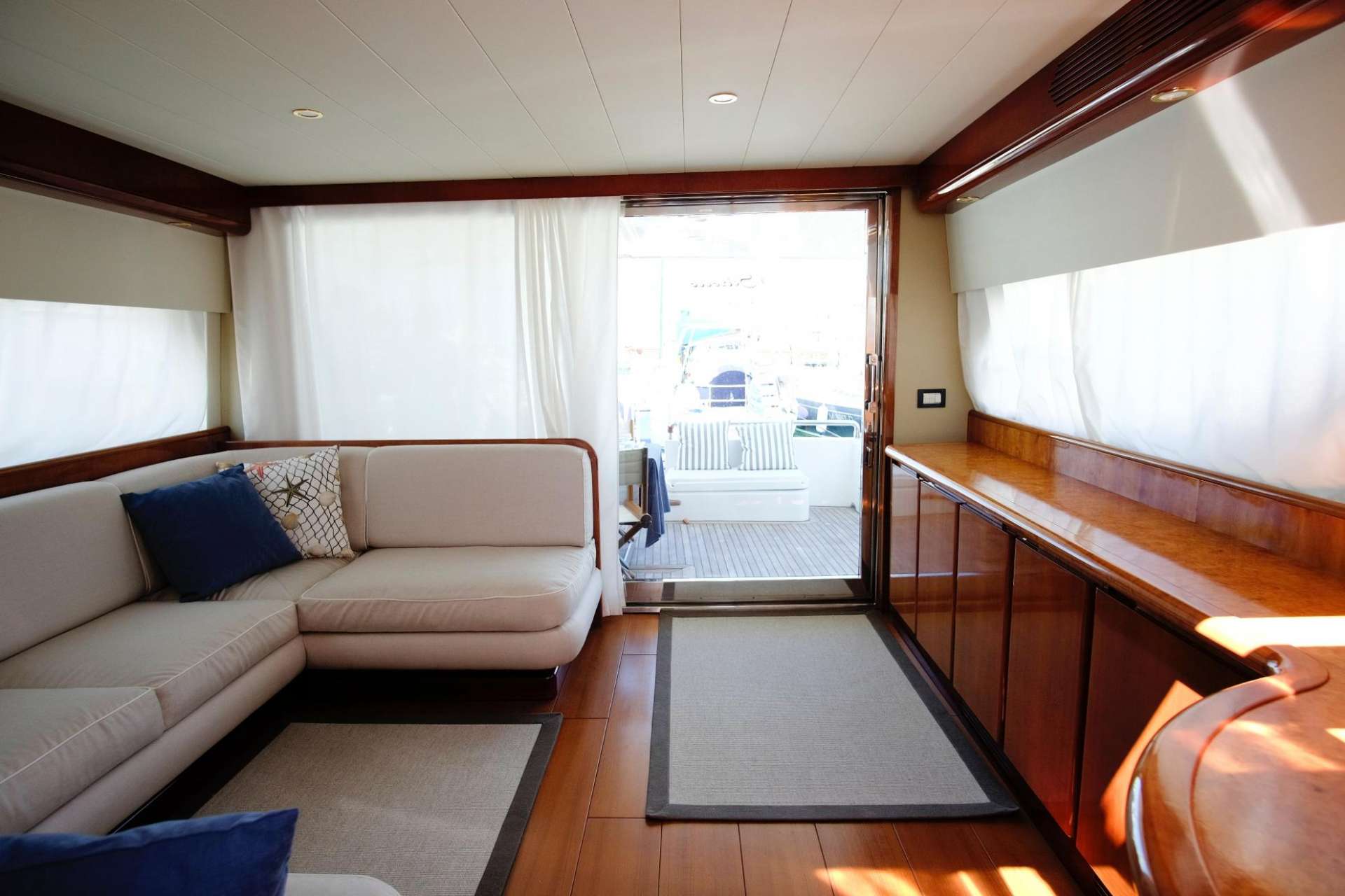 scirocco of london yacht charter motor boat - ritzy charters