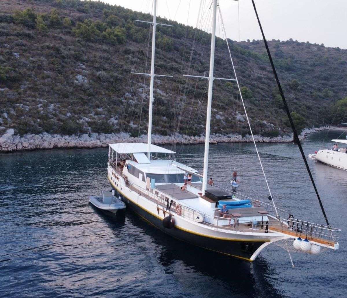 Under the new management and going through a major refit this winter, Nautilus will emerge as one of the best managed and maintained vessels in the Adriatic. An excellent choice for a party of 16 looking for a wonderful week on the water without 'breaking the bank