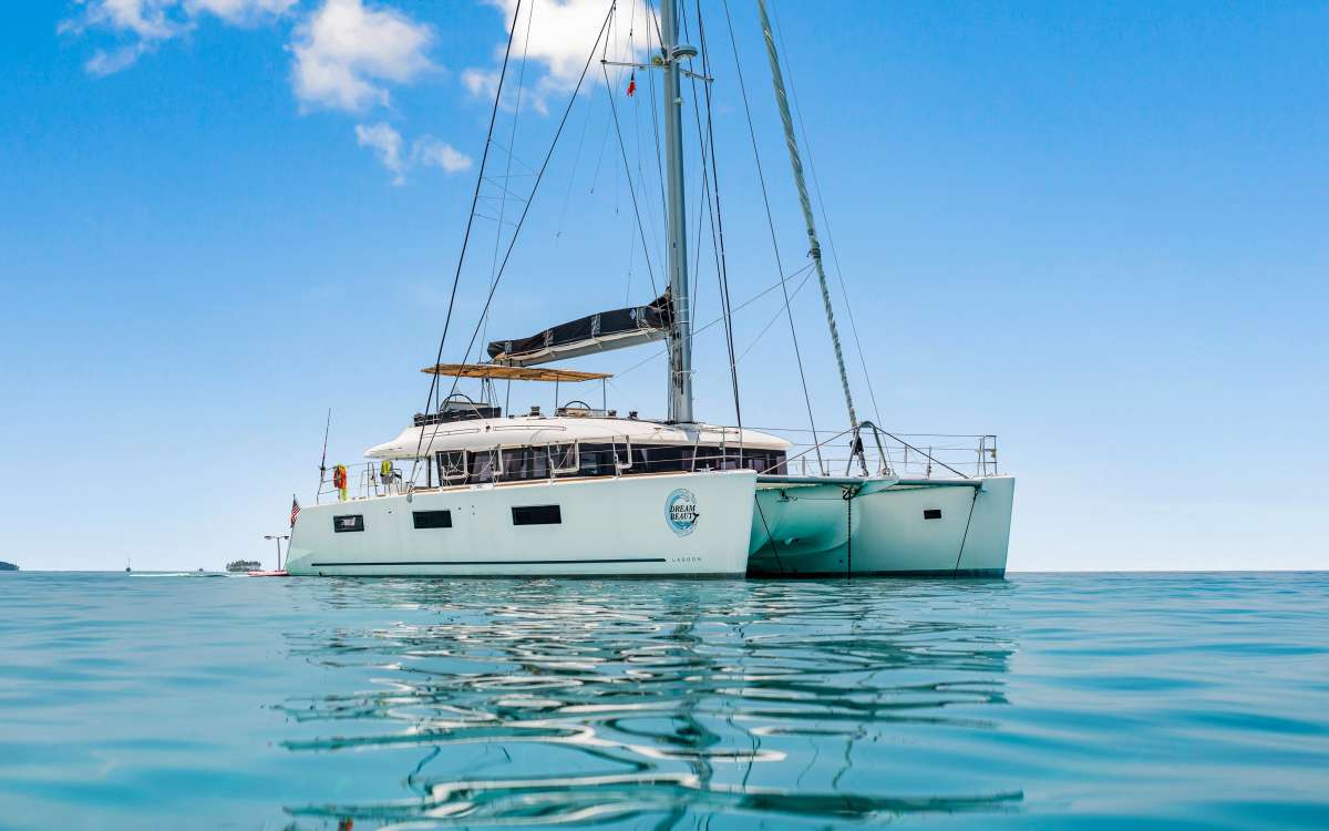 Crewed Motor Yacht XOXO - BROWARD 111 - 4 Cabins - Bahamas - Nassau - New  England - Florida - Fort Lauderdale - Boatbookings