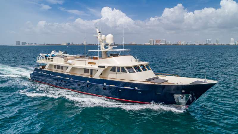 yacht rentals newport ri