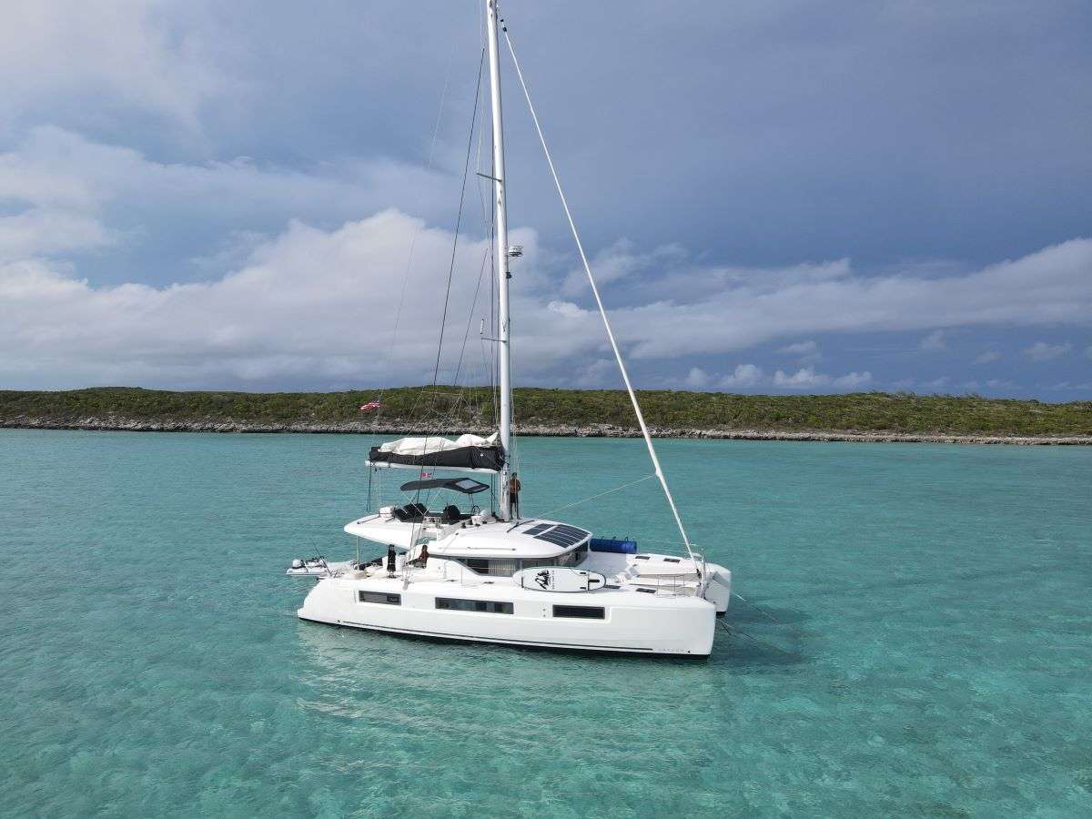 There are plenty of ways to relax on the deck of Esperanza II. In the protected aft cockpit, in the front cockpit seating area, on the foredeck or in the spacious lounge area on the flybridge.

It has a large and open cockpit with perfect all-round visibility. The flybridge can be easily accessed from two sides - beautiful area to watch the gorgeous sunsets.

The salon is on 2 levels with an expansive seating area that provides beautiful panoramic views. The interior is comfortably designed with 4 spacious queen guest cabins each with an ensuite bathroom and walk around beds. The aft cabins are flooded with light, ensured by the large portholes and the beautiful panoramic windows. 
