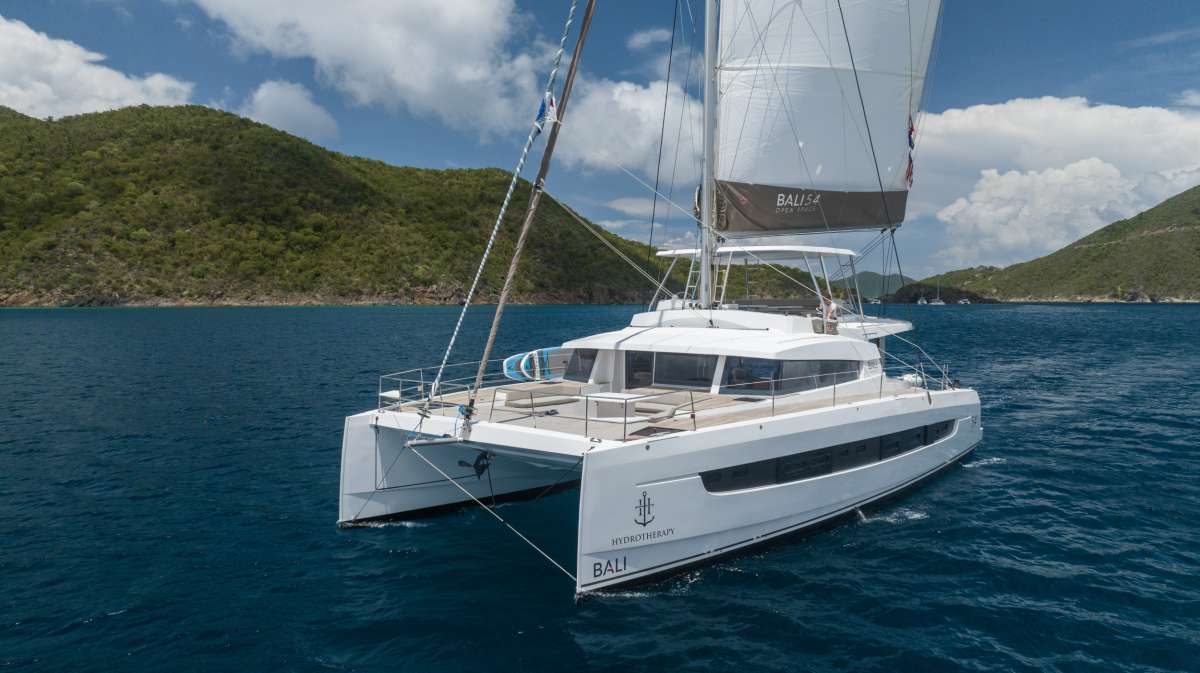 Bali 5.4 - Total covering - Yacht Wrapping