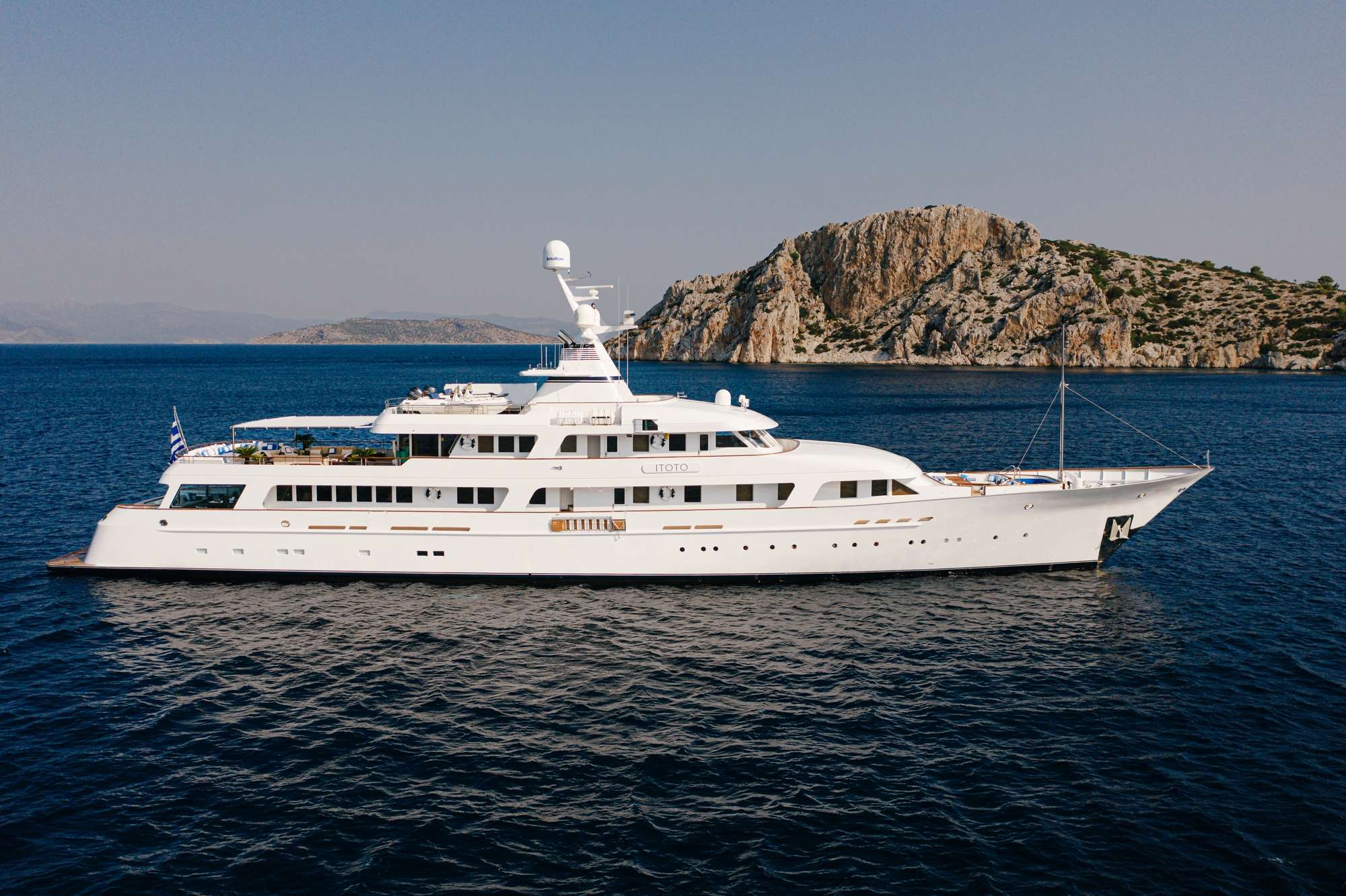 ITOTO Yacht Charter Motor Boat - Ritzy Charters