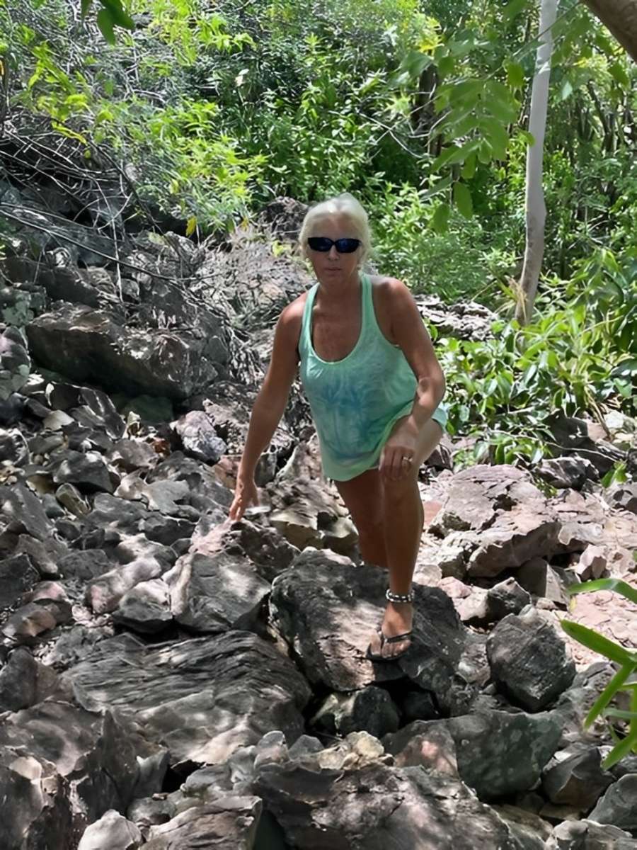 Captain Cheryl hiking | Tobago Cay, Grenadines