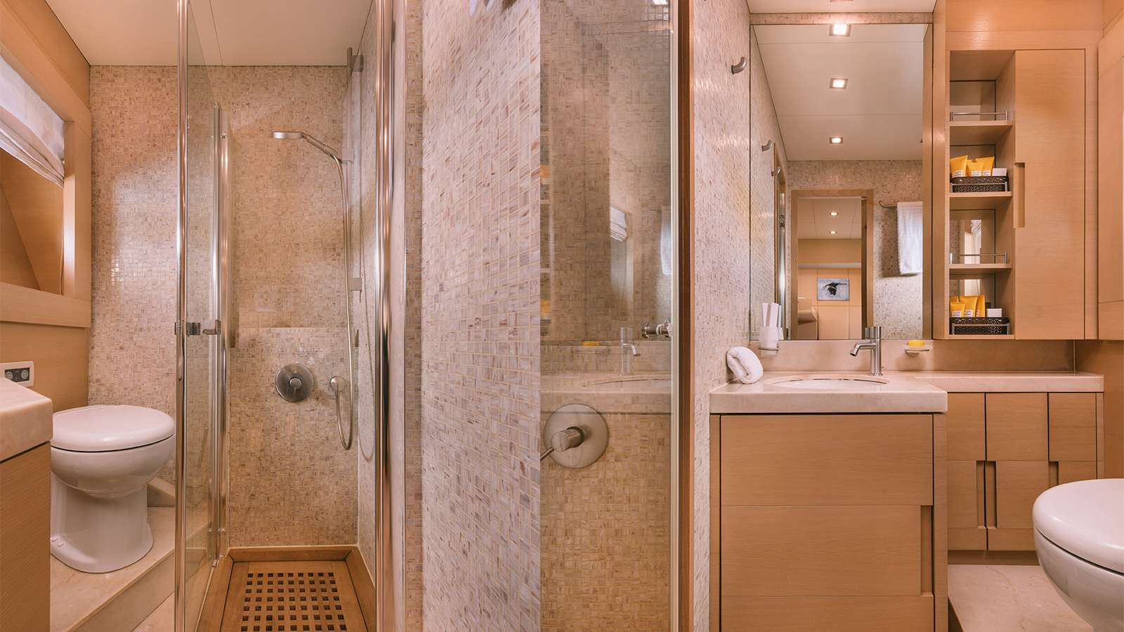 Twin Cabin en suite bathroom