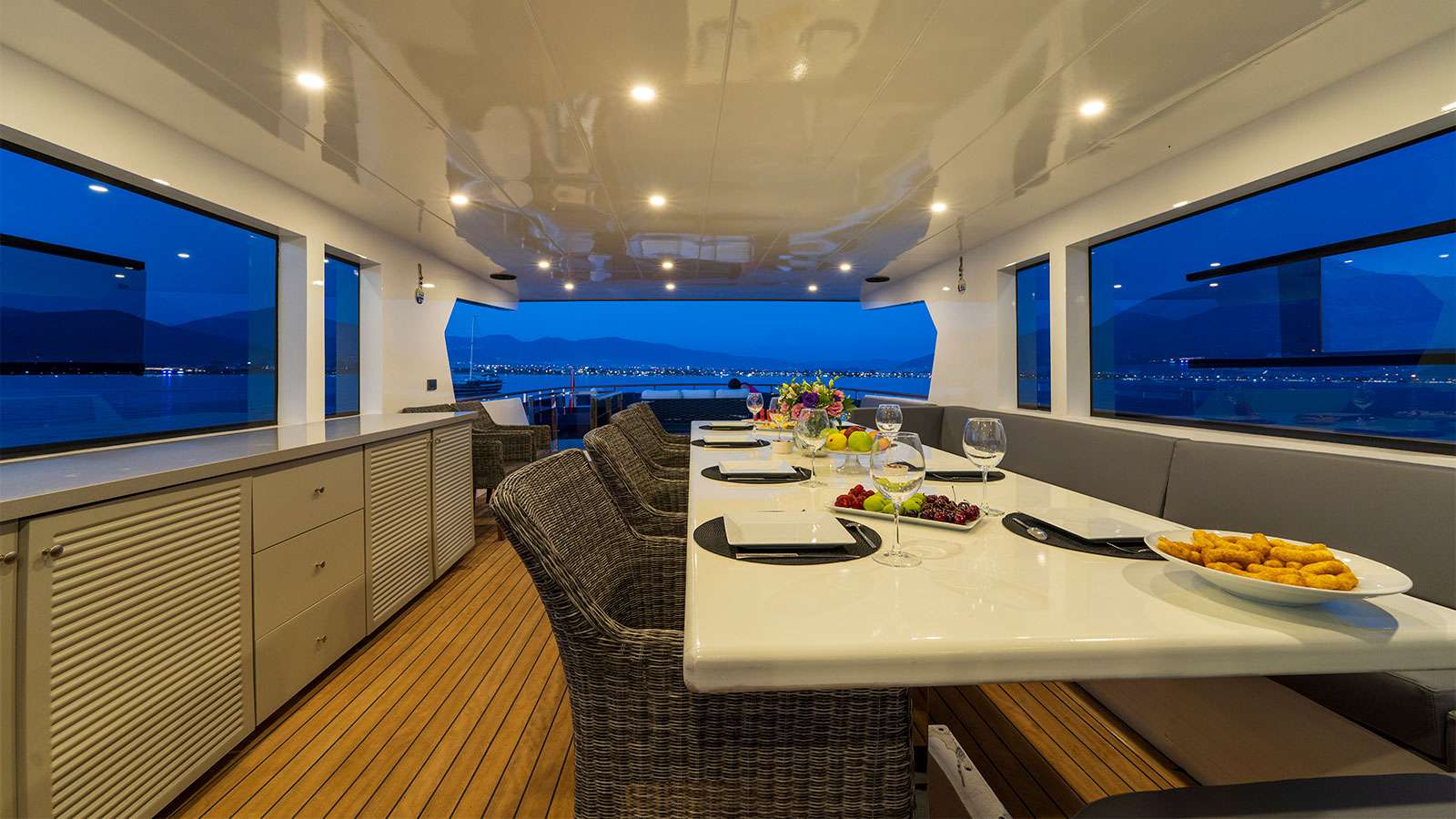 Albatros K trawler dining area