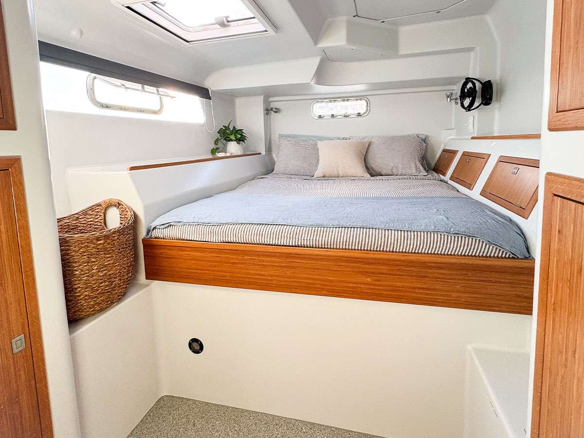 Starboard Aft - King bed