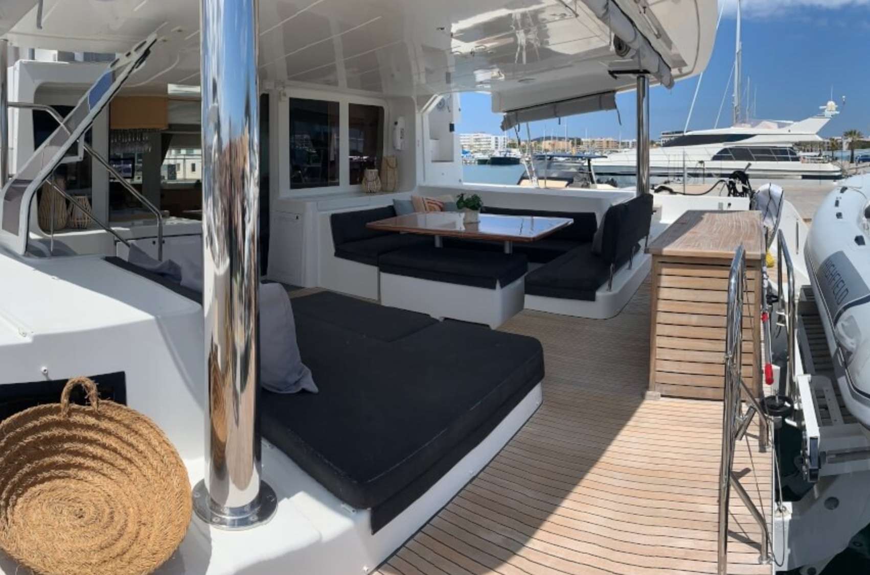 Cockpit/Aft dining area