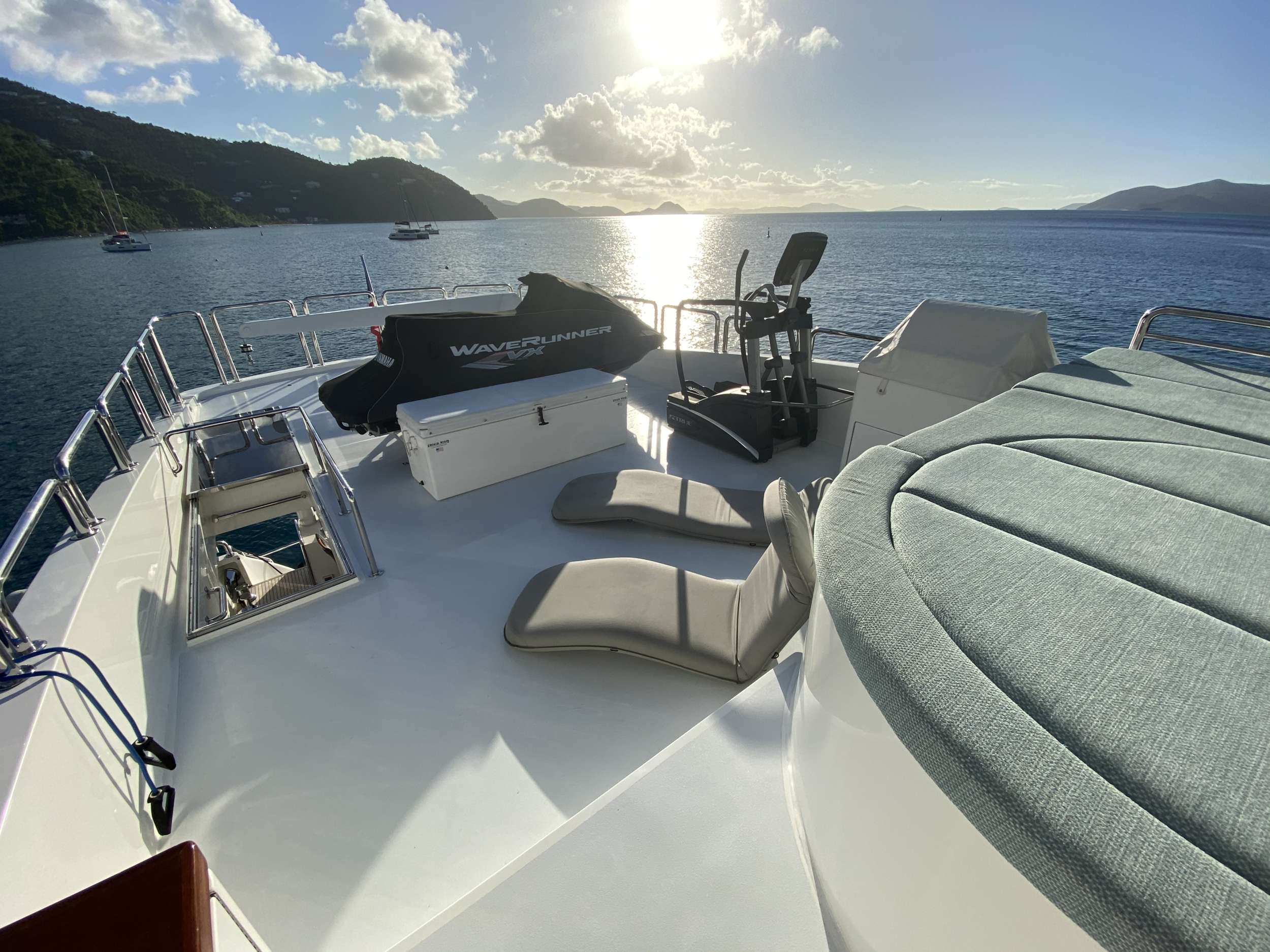 Flybridge with Jacuzzi