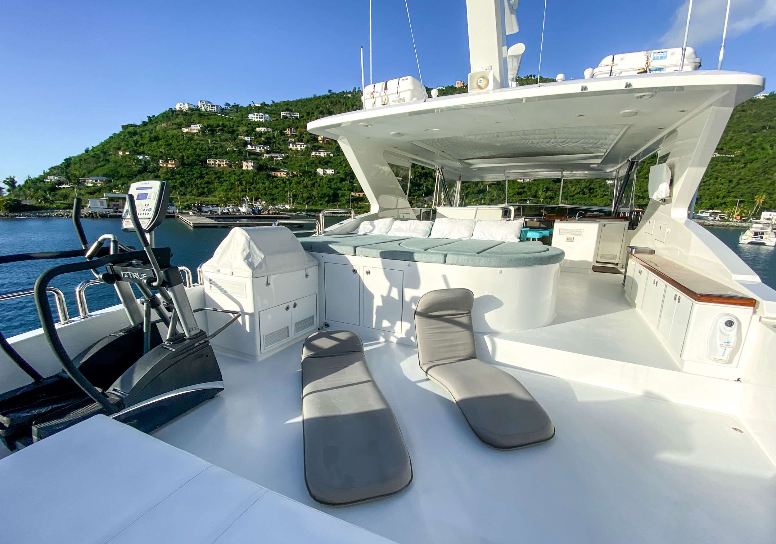 Flybridge with Jacuzzi