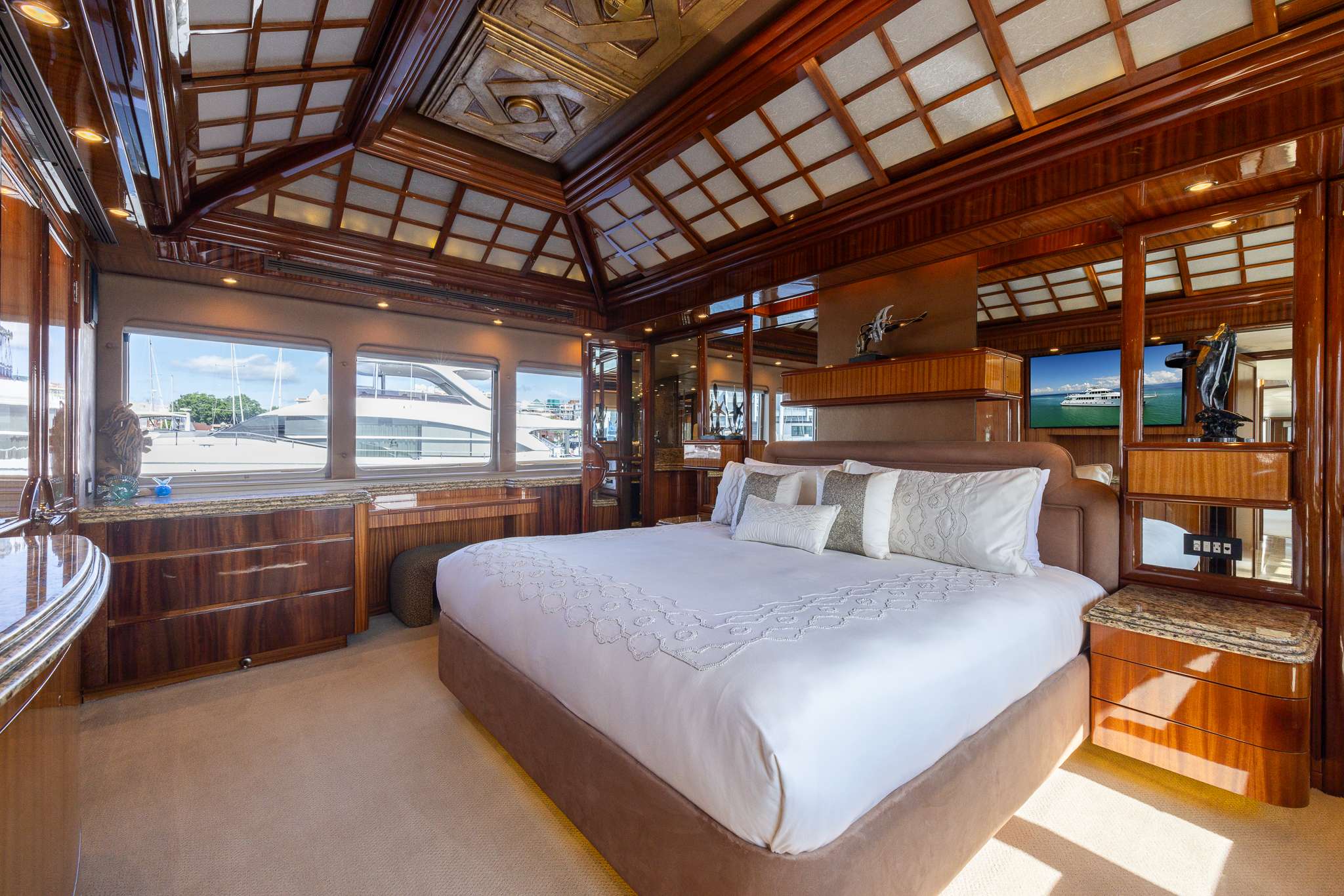 Full Beam Master Stateroom