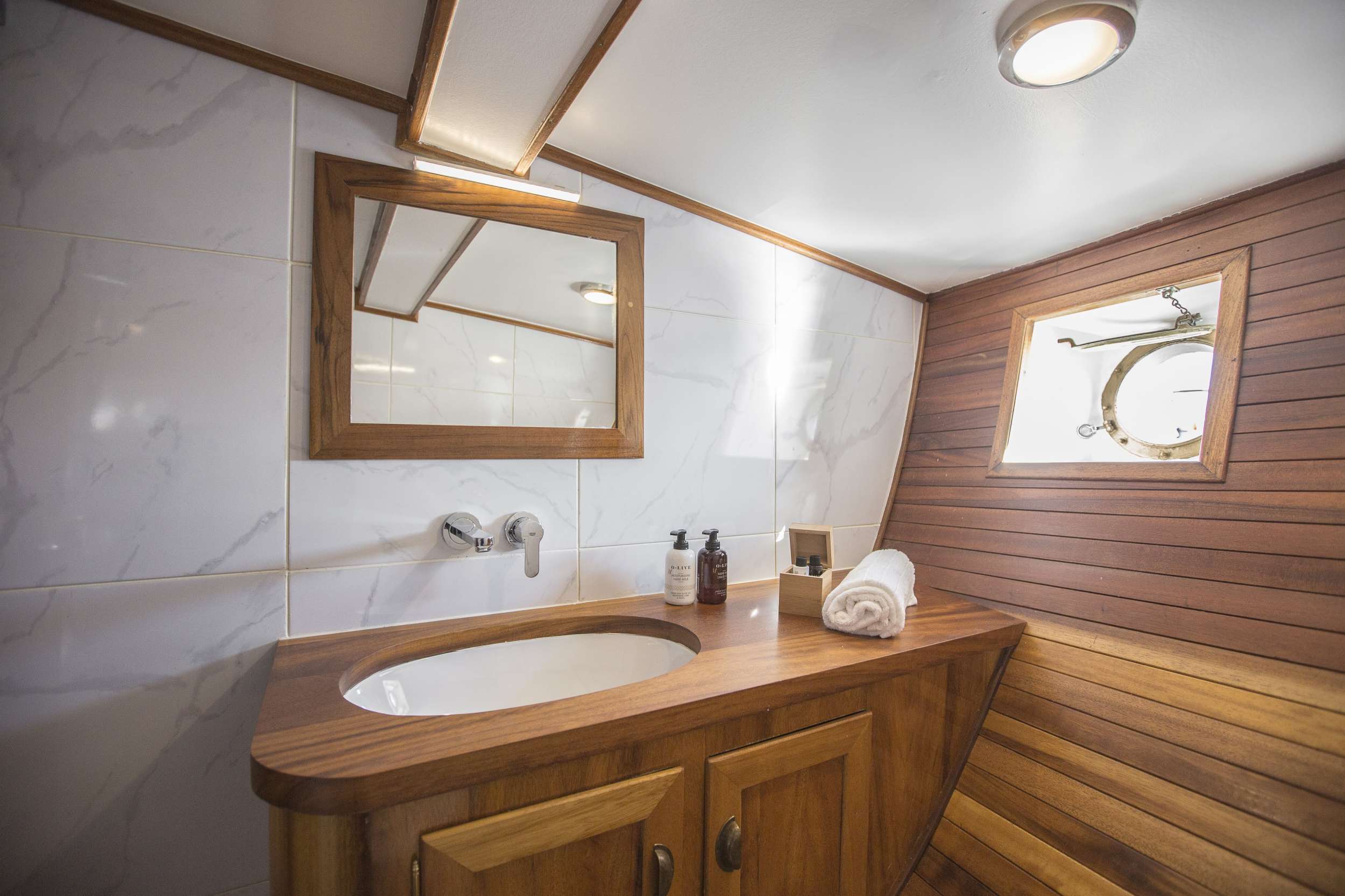 Master Cabin's Bathroom 