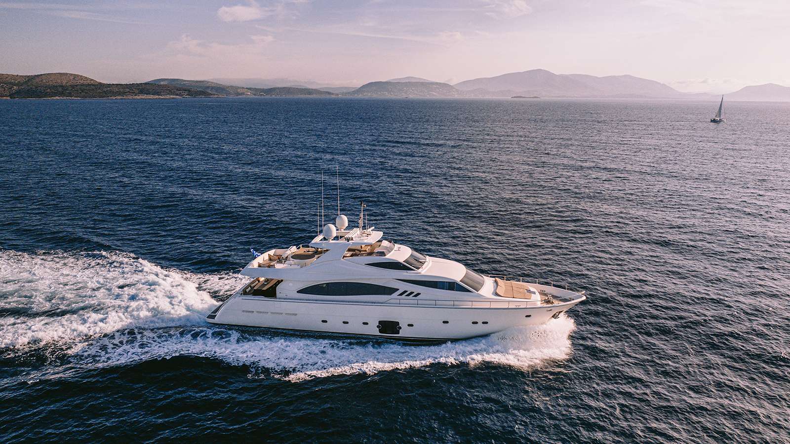 An ideal choice for a family charter, 27.52m (90'3