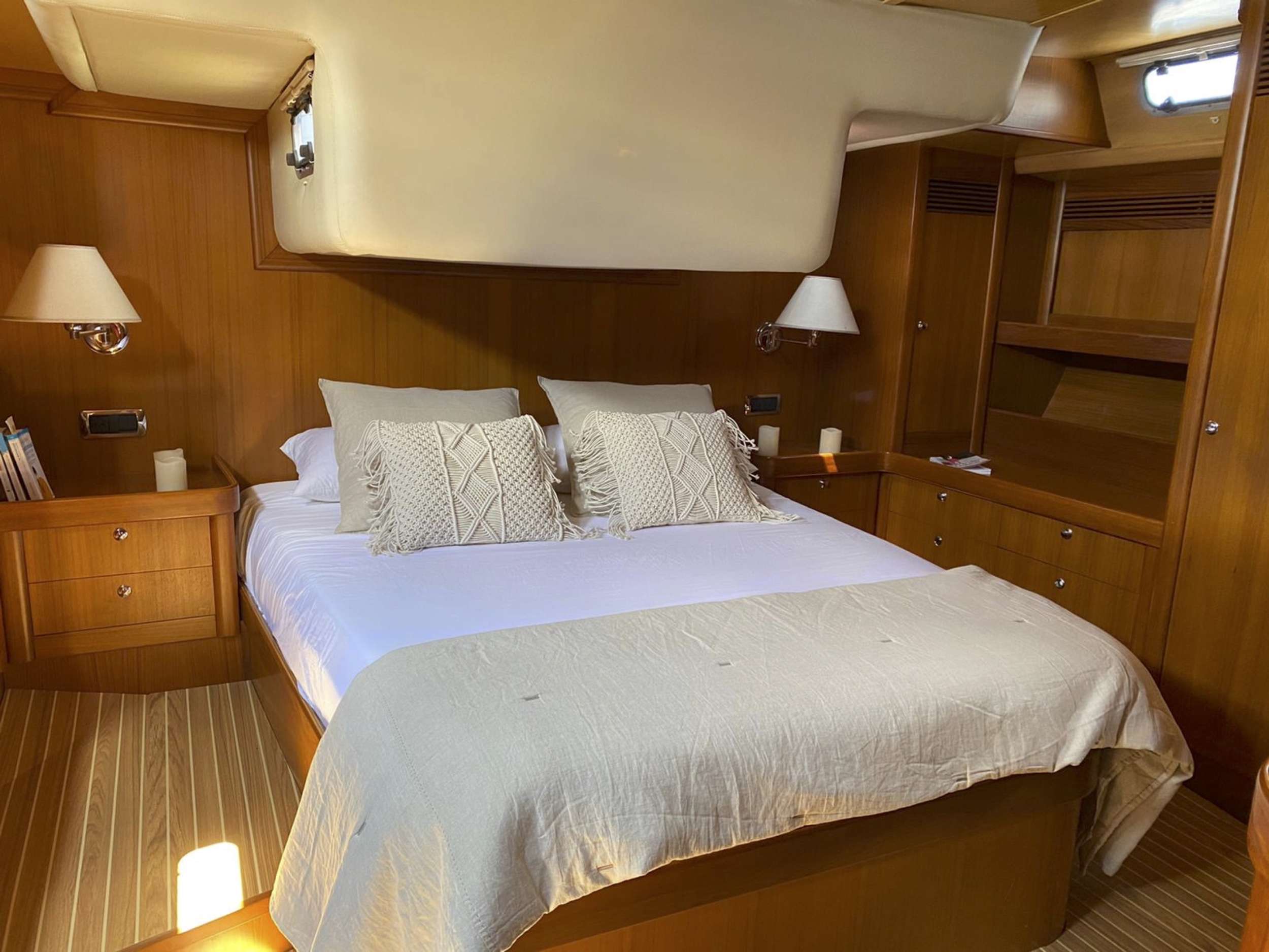 Master aft queen suite