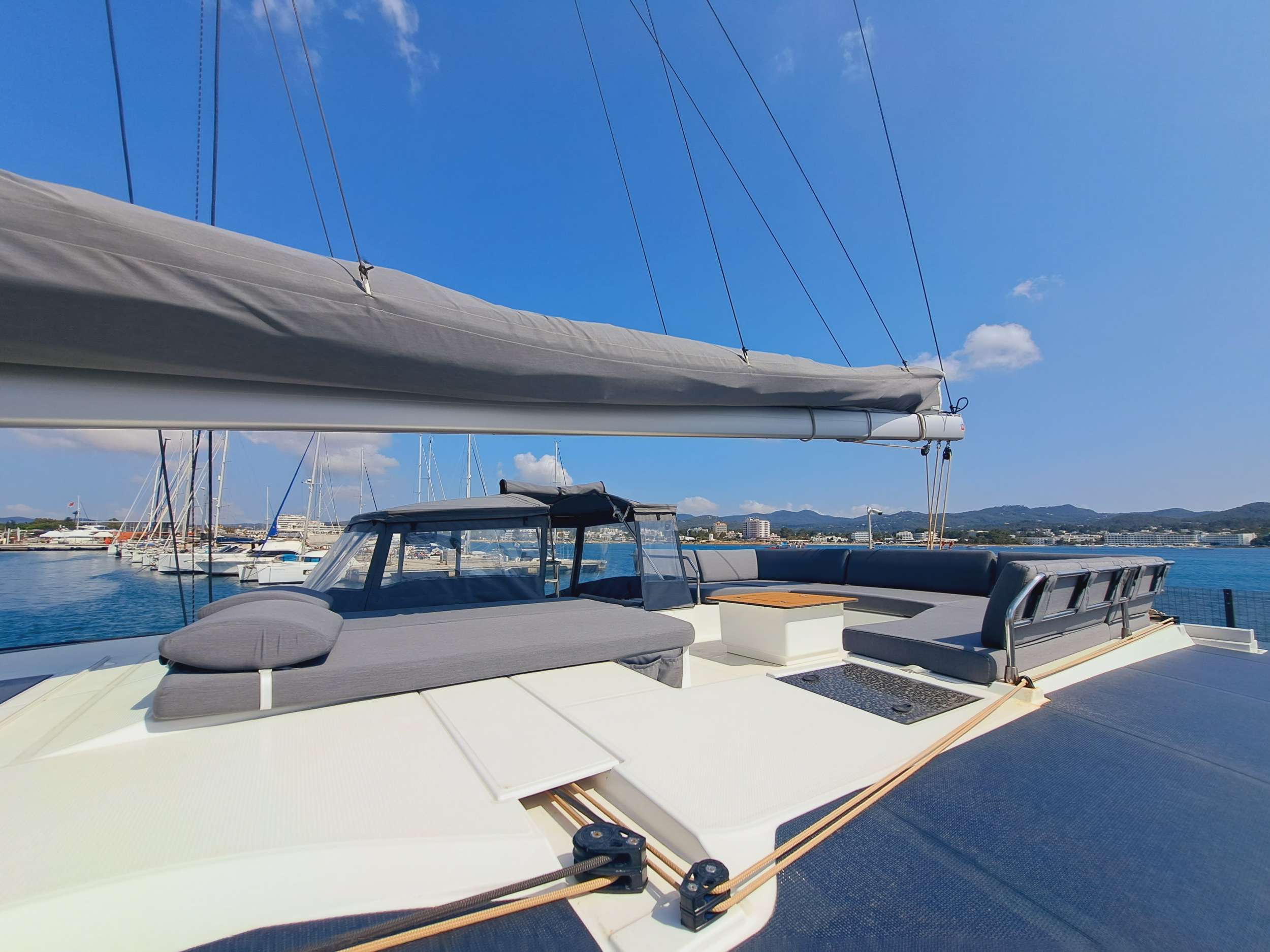 Panoramic views on Flybridge