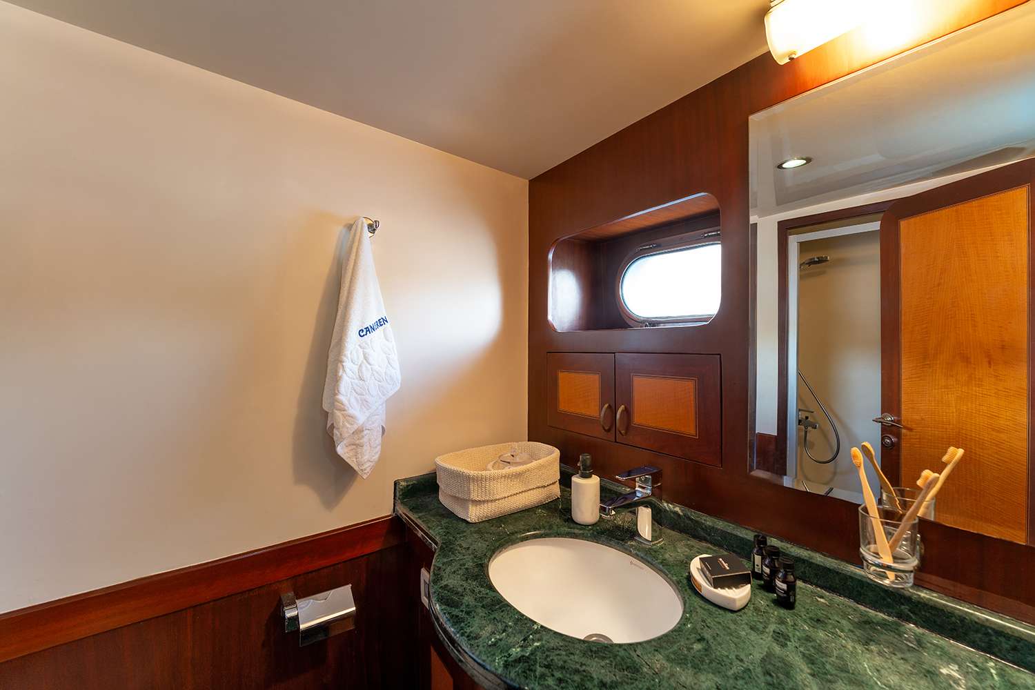 VIP Double Cabin Bathroom