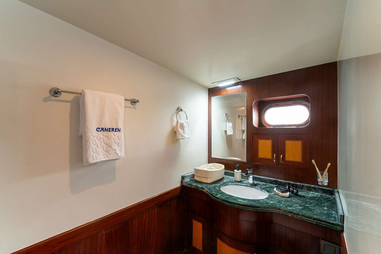 VIP Double Cabin Bathroom