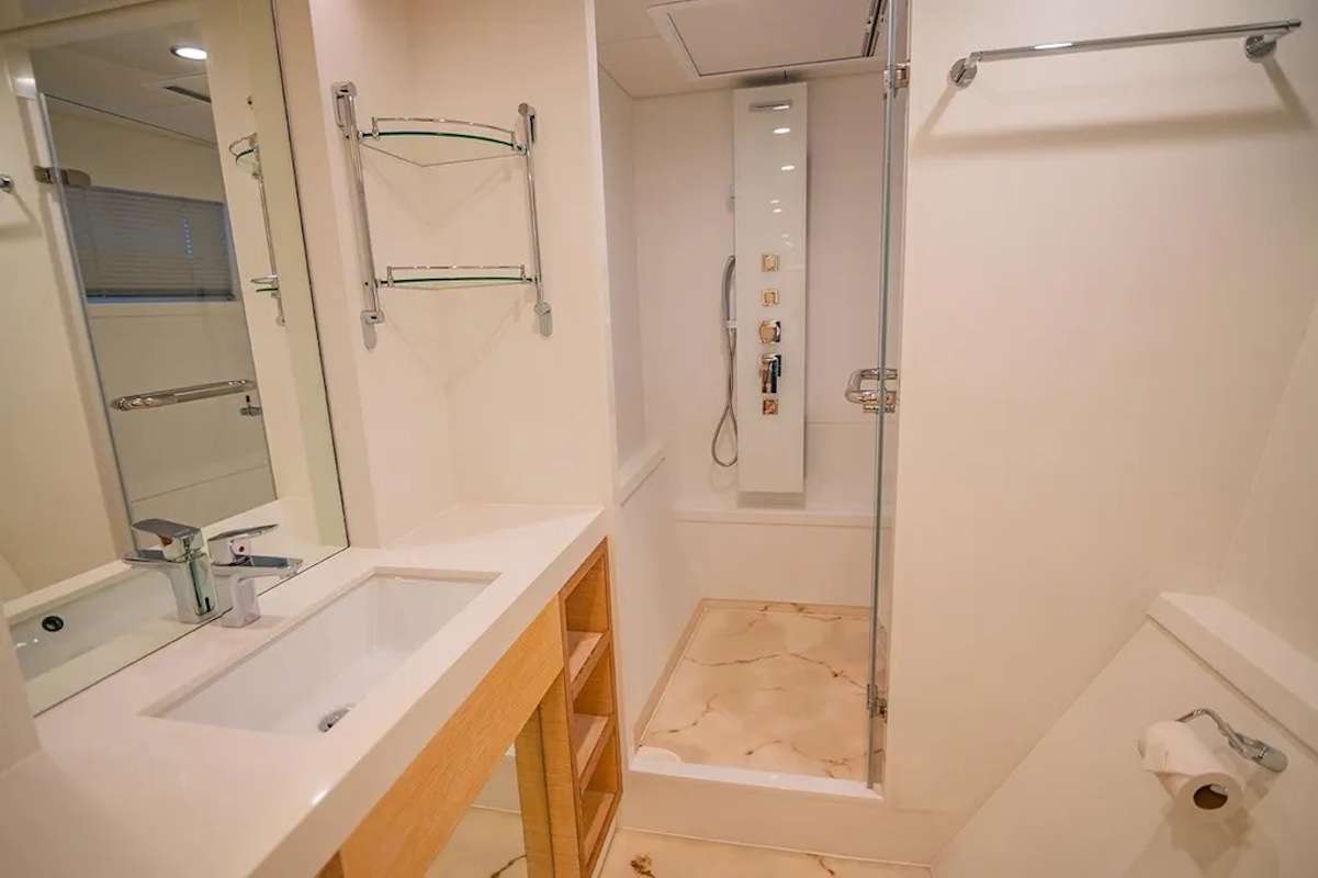 Master stateroom bathroom