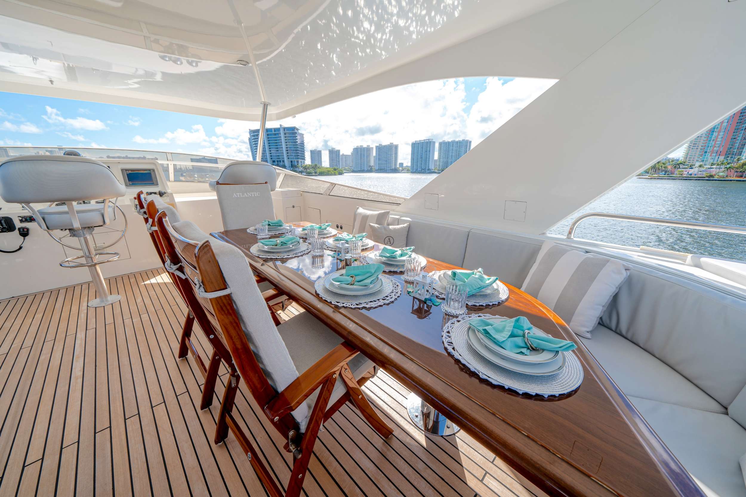 Flybridge alfresco dining area