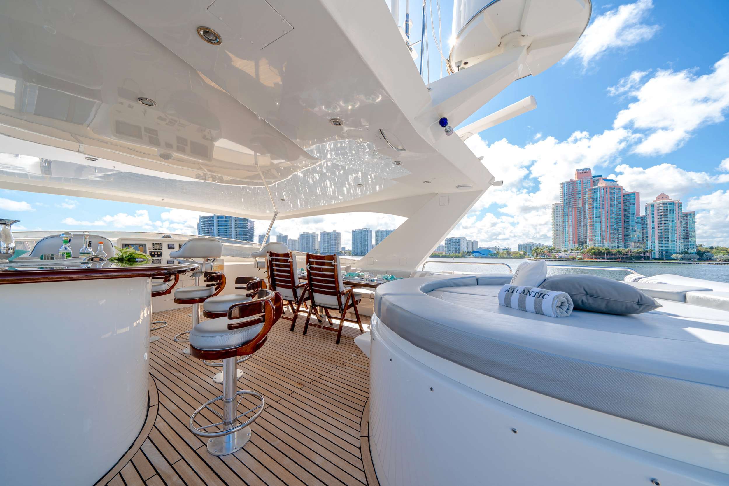 Flybridge bar with alfresco dining area and jacuzzi